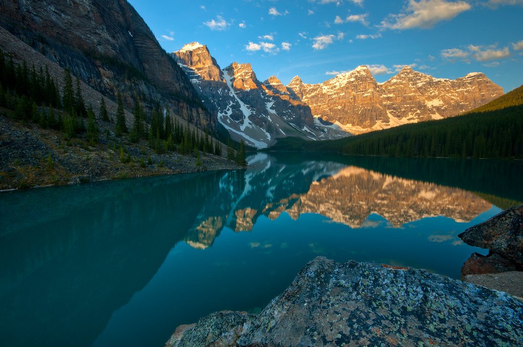 Ride from Calgary, Banff, or Jasper with Alpine Limo Tours’ luxury shuttle to Moraine Lake. Private, scenic, and convenient door-to-door service.